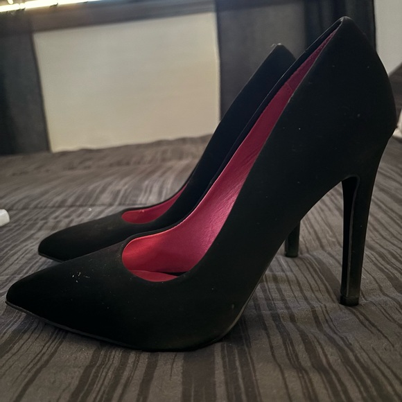 Shoes - Elegant Black Stiletto Heels
